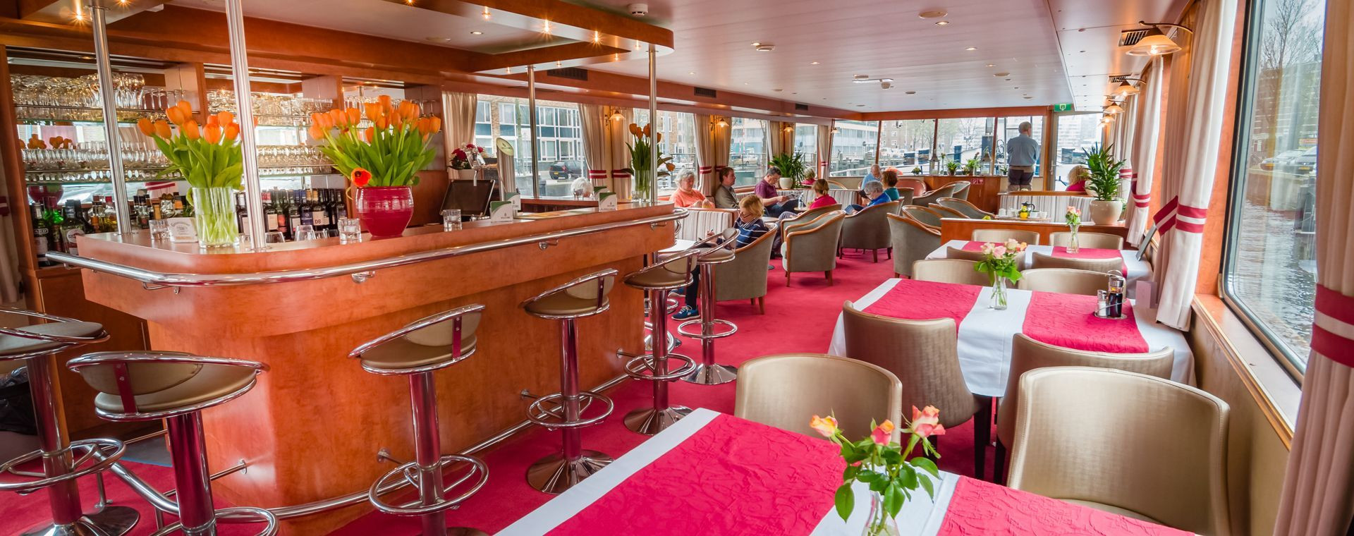 Bar à bord du bateau de croisière Fluvius - Pays-Bas
