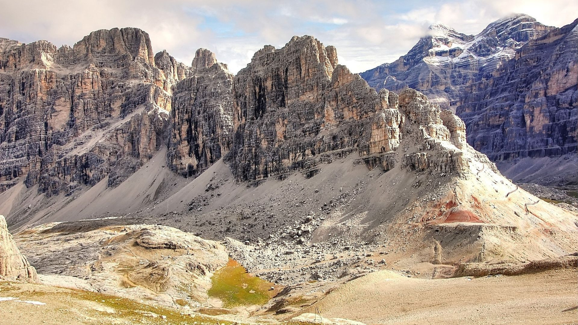 Parois rocheuses de la Forcella Averau - Dolomites - Italie