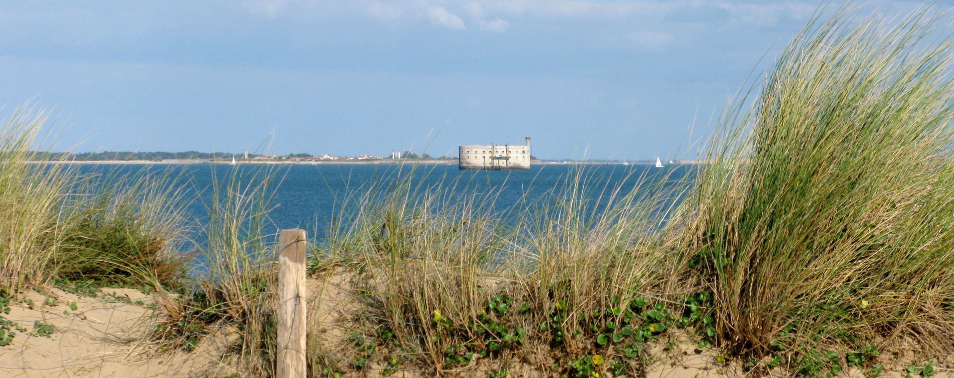 Fort Boyard vu des dunes de l'île d'Oléron - Charente-Maritime - France