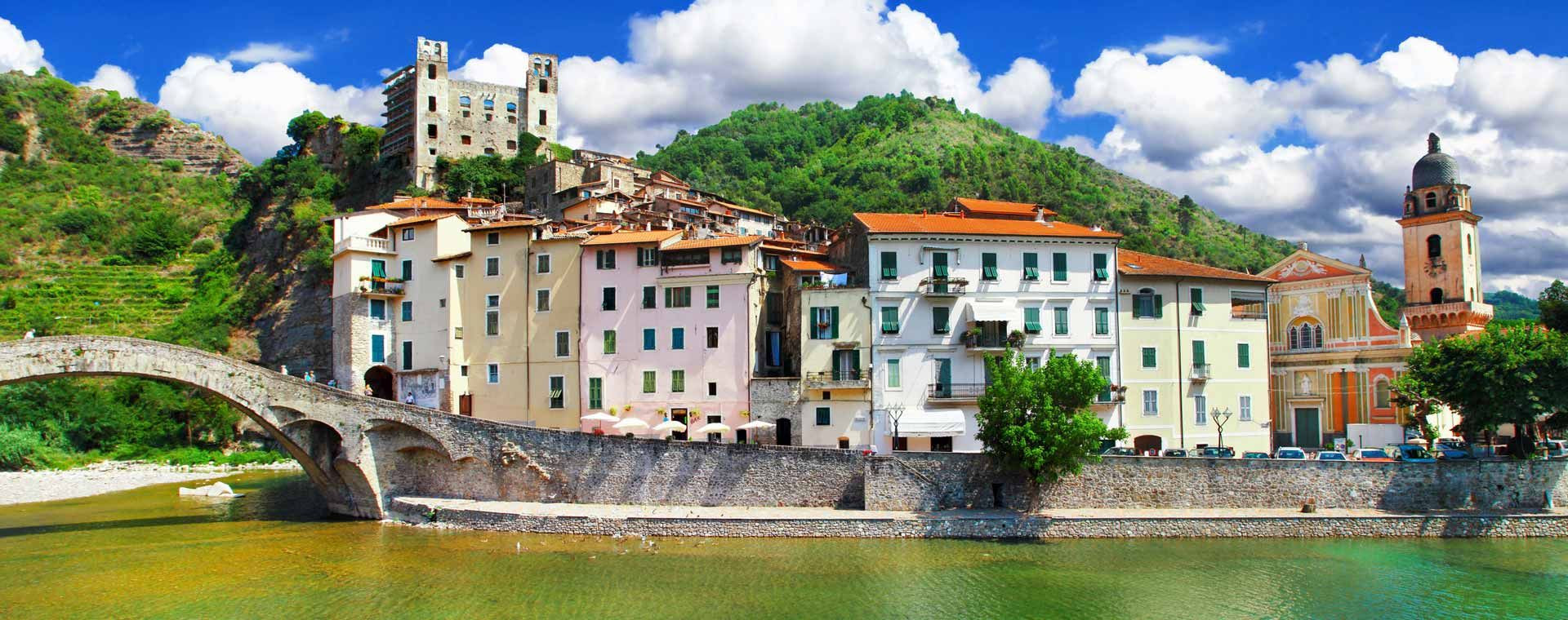Village médiéval et pont de Dolceacqua - Ligurie - Italie