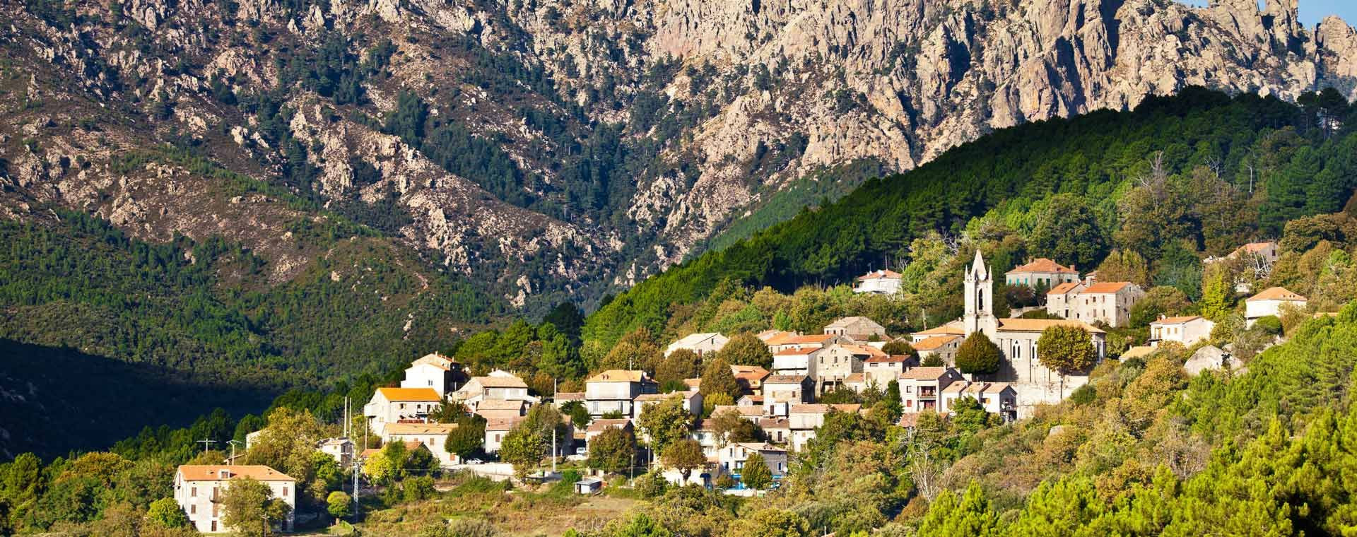 Village de montagne perché dans le maquis - Corse - France
