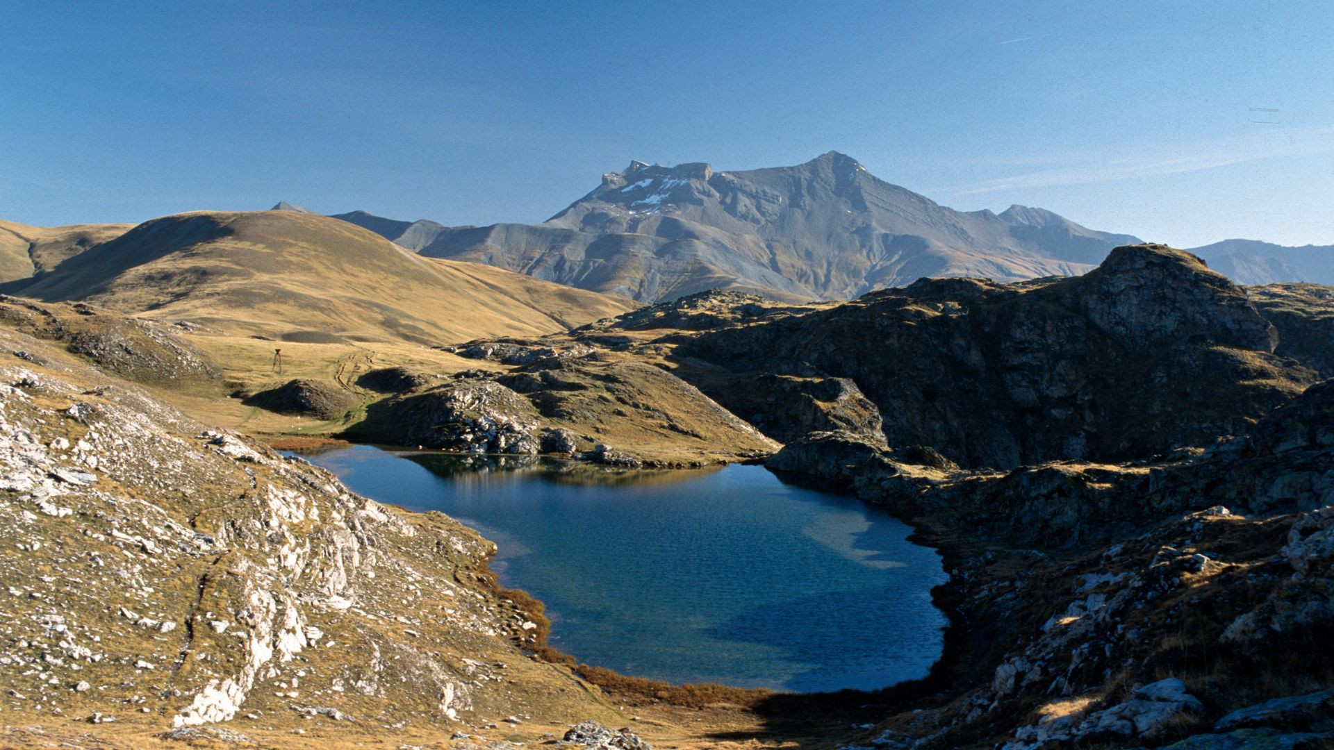fragp0044-parc-national-des-ecrins-lac-lerie-au-fond-le-goleon-nicollet-bernard.tiff_