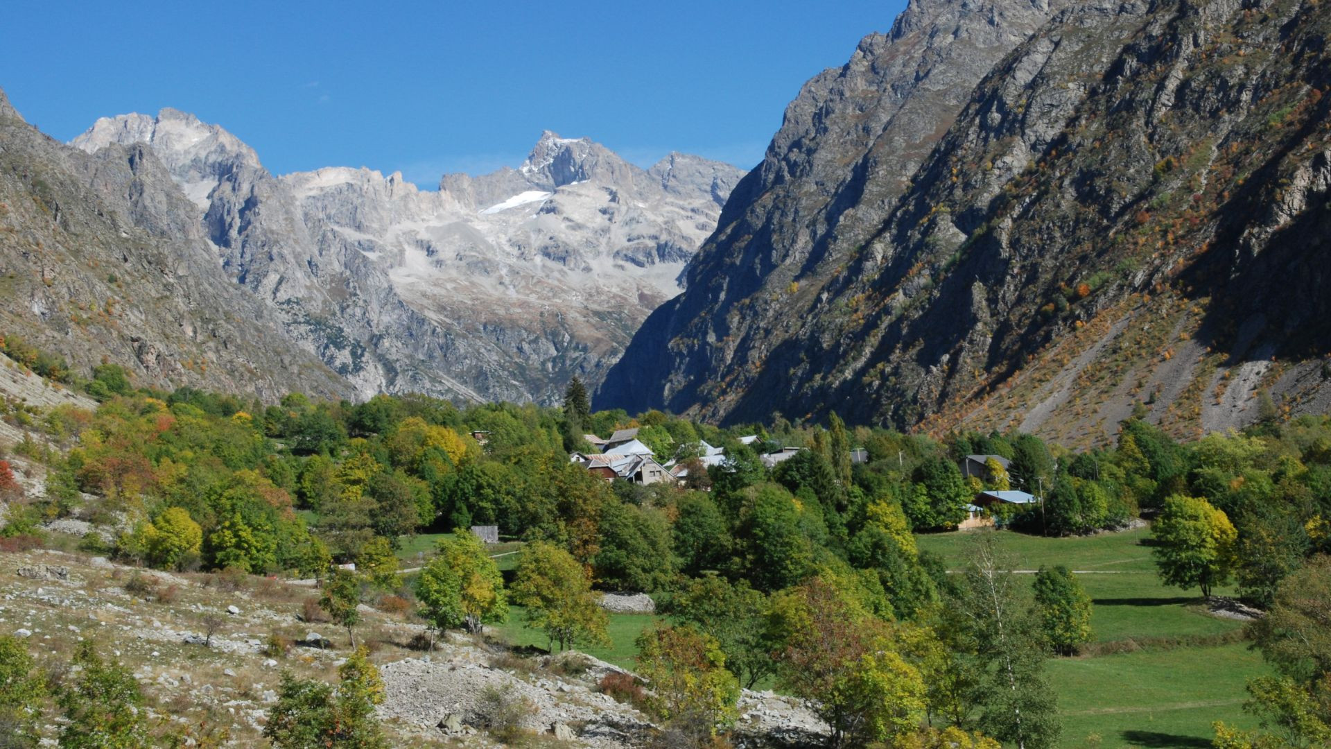 fragp0044-parc-national-des-ecrins-le-desert-en-valjouffrey-nicollet-bernard.jpg