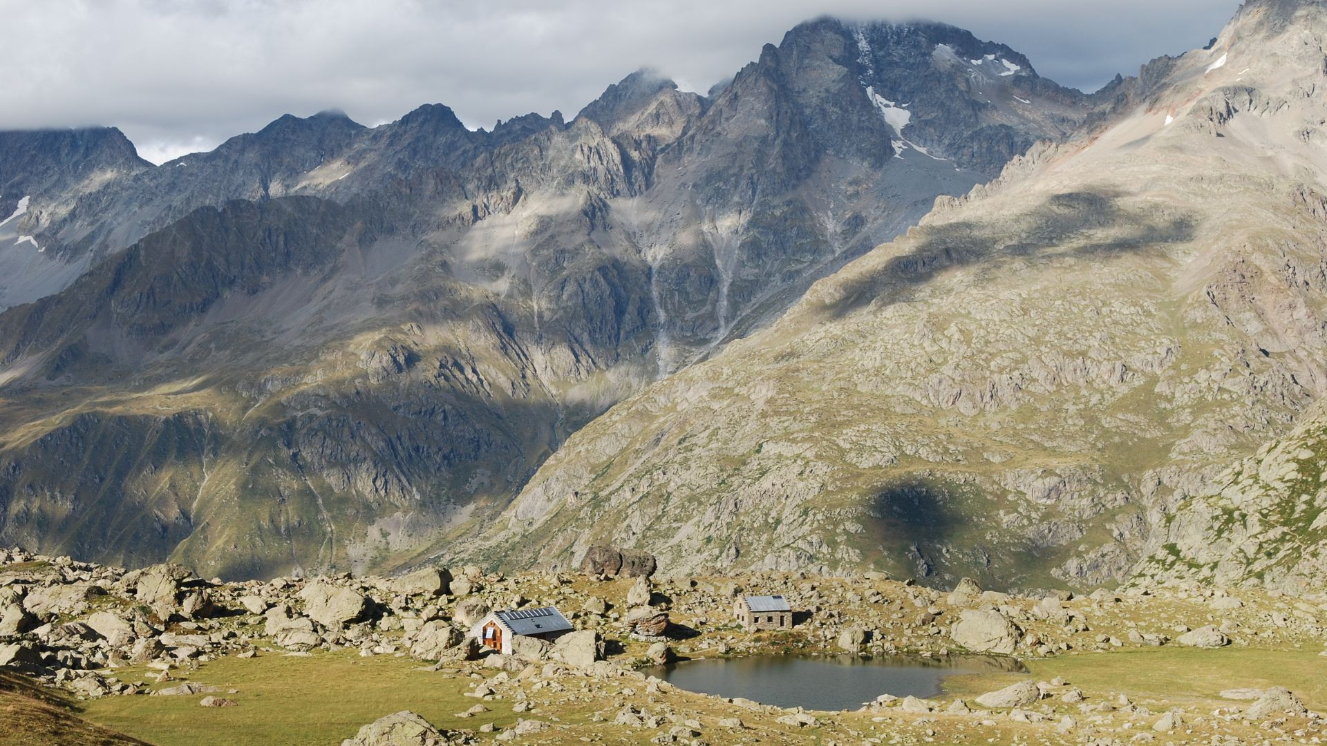 fragp0044-parc-national-des-ecrins-le-refuge-de-vallonpierre-warluzelle-olivier.jpg