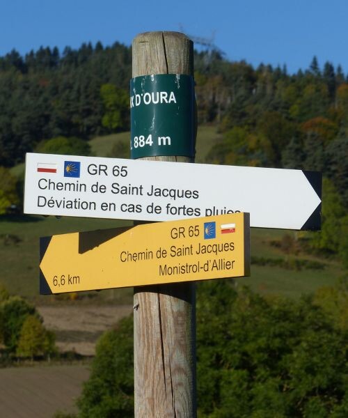 Panneau GR65 du Chemin de Saint-Jacques vers Monistrol-d'Allier - Haute-Loire - France
