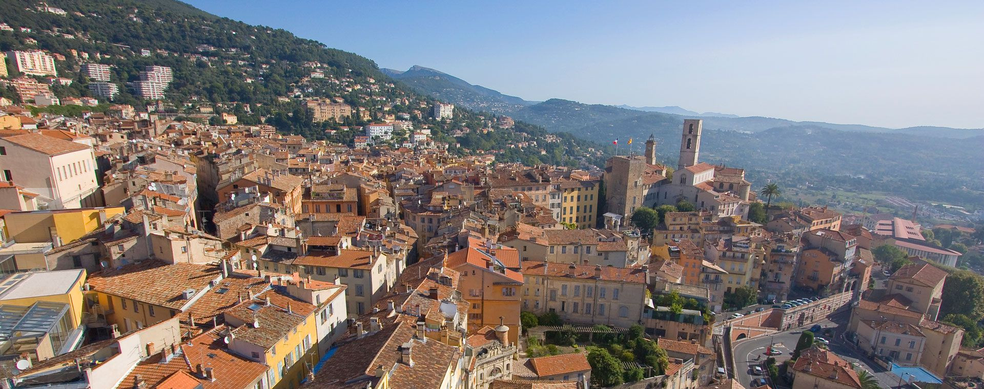Vue aérienne de la vieille ville de Grasse - Alpes-Maritimes - France