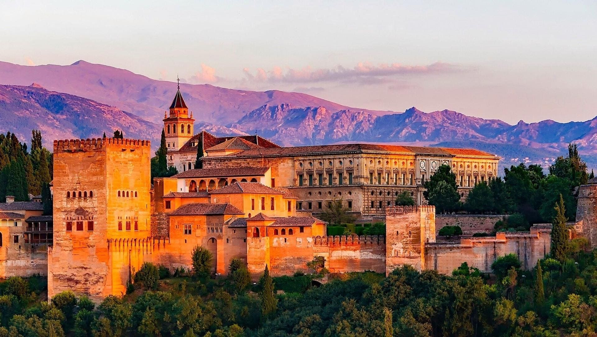 Palais de l'Alhambra au coucher du soleil - Grenade - Andalousie - Espagne
