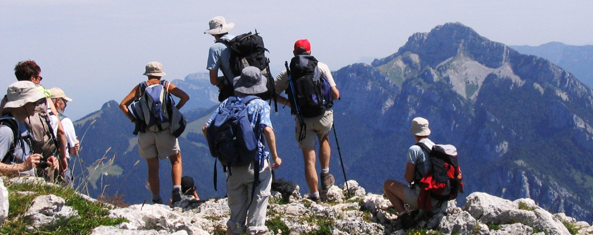 Groupe de randonneurs au sommet - Préalpes - France