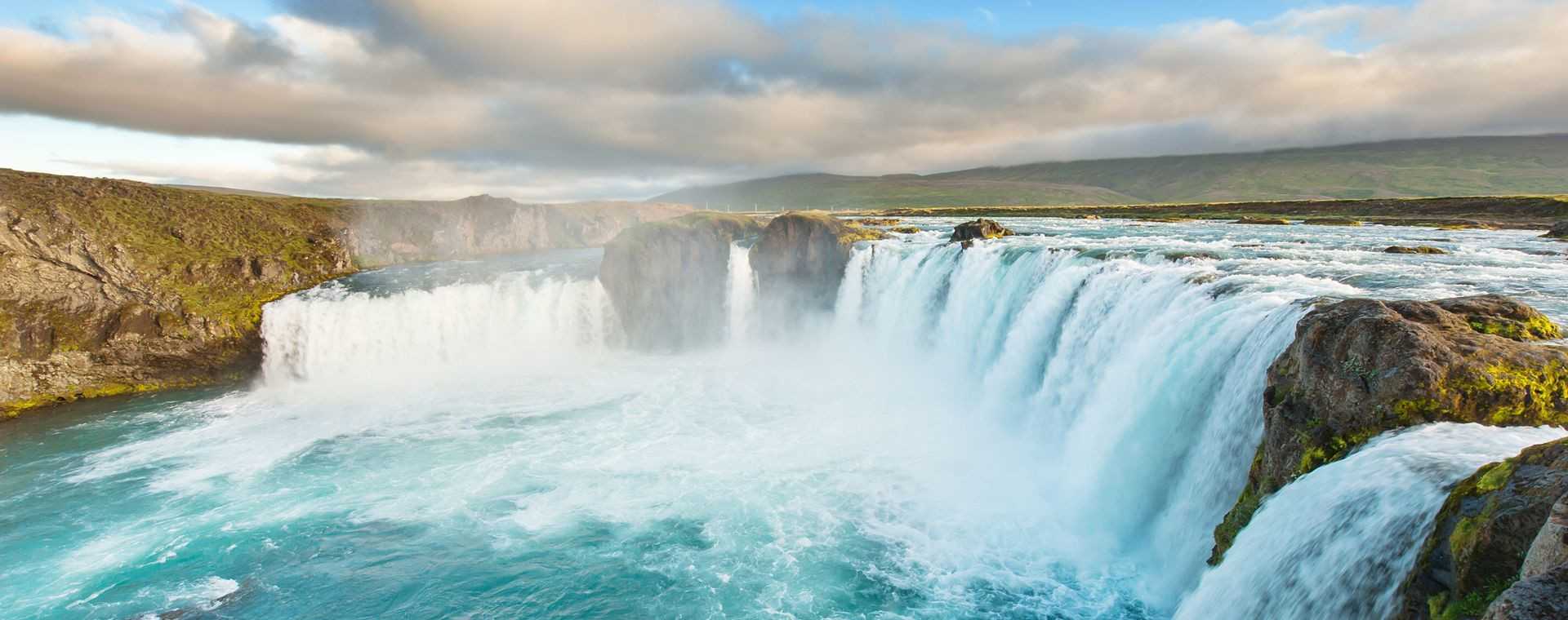 Cascade de Goðafoss en fer à cheval - Islande