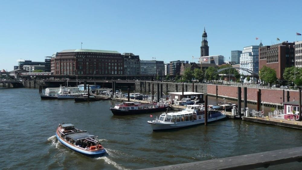 Port de Hambourg et bateaux sur l'Elbe - Hambourg - Allemagne