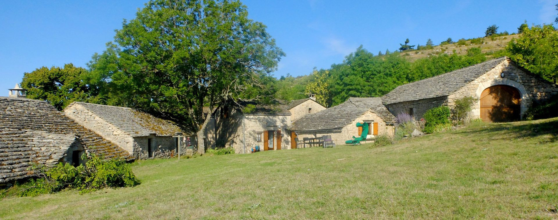 Hameau de pierre et bâtisses traditionnelles - Cévennes - France