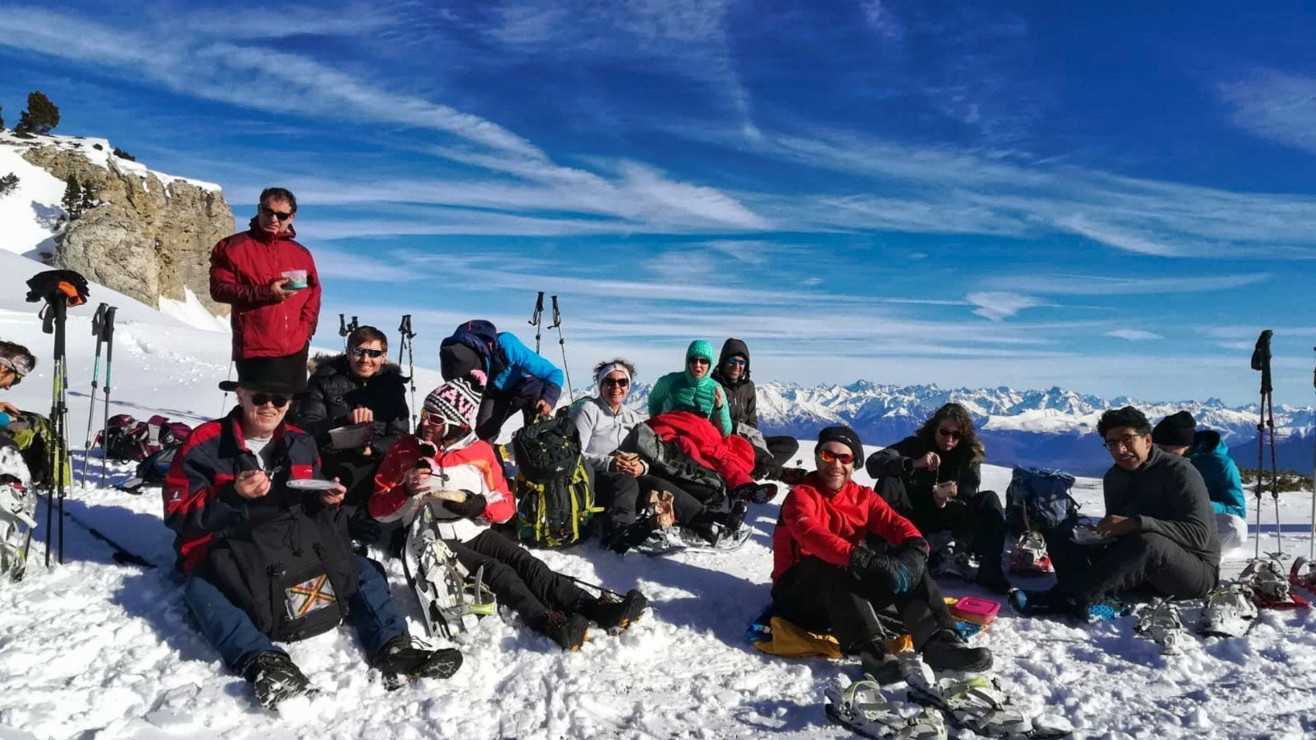 Pique-nique en raquettes dans la neige - Hauts-Plateaux du Vercors - France
