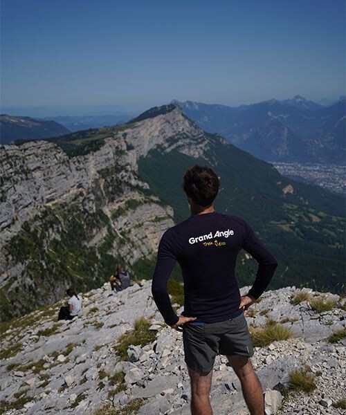 Randonneur au sommet du Pic Saint-Michel - Vercors - France
