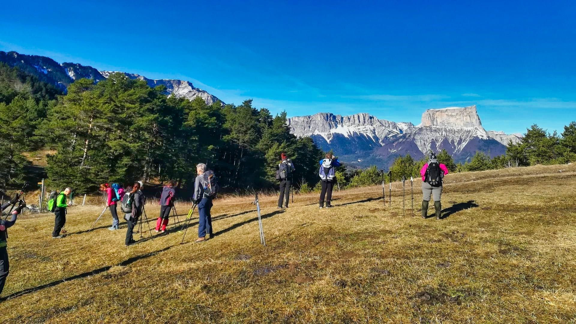 © Mireille Schlaepfer Randonneurs dans le Grand Paradis - Italie