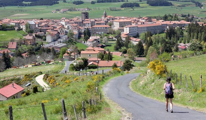 Randonnée vers Saugues - Chemin de Saint-Jacques-de-Compostelle - France