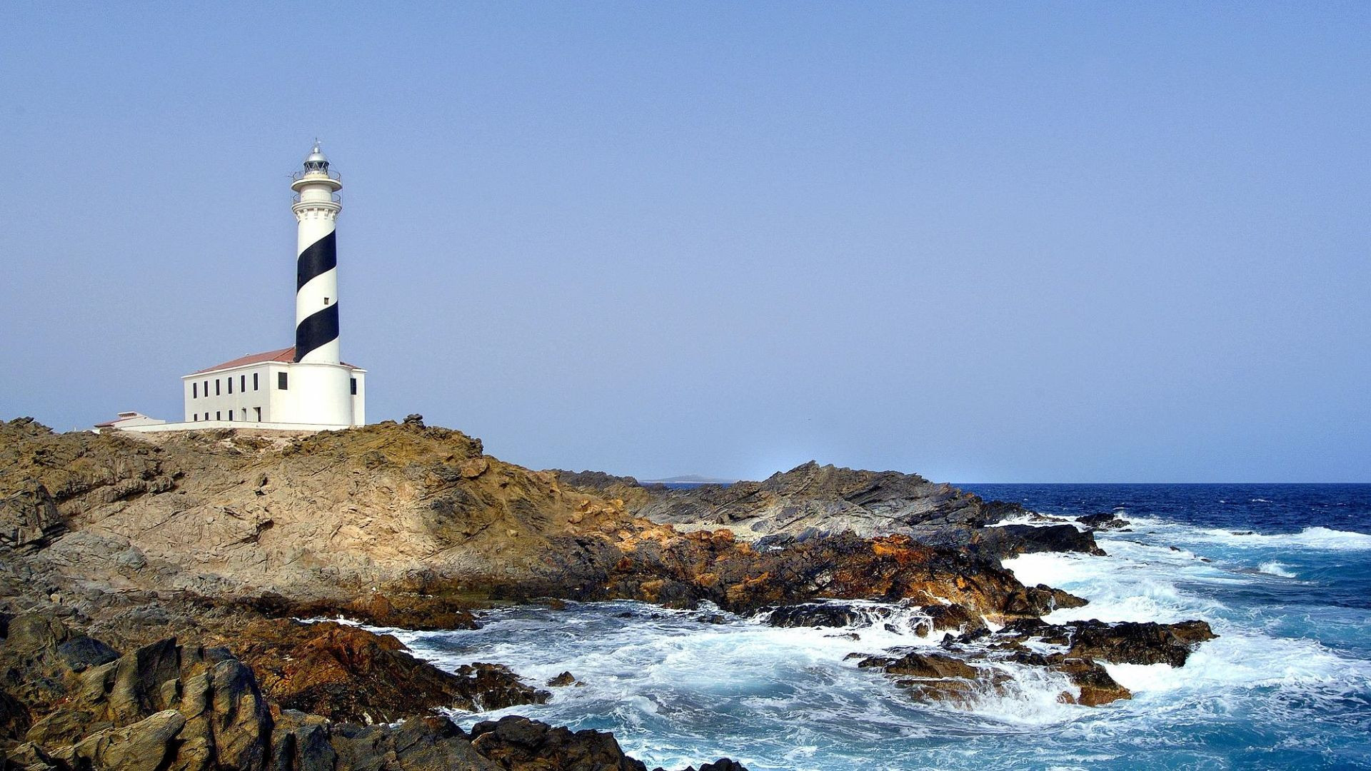 Phare de Favàritx sur la côte rocheuse - Minorque - Espagne