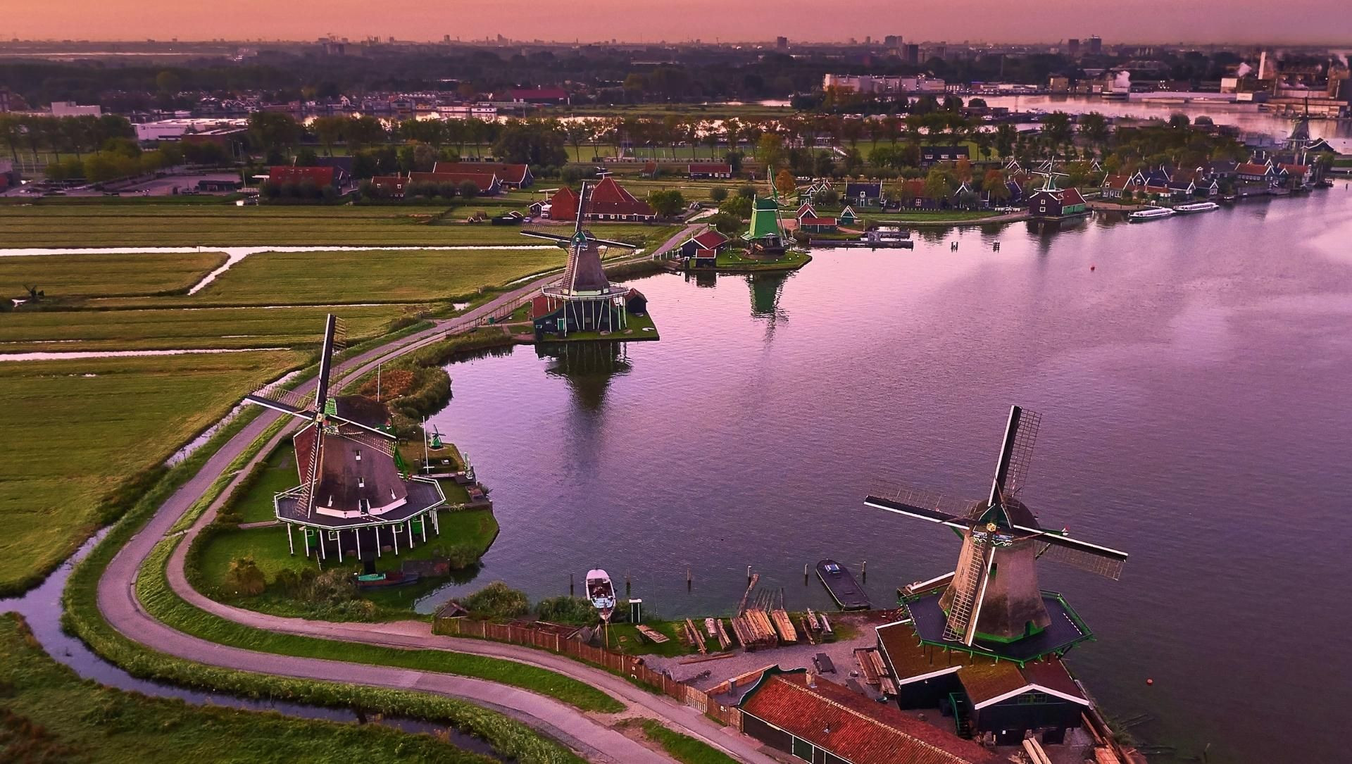 Moulins à vent de Zaanse Schans au crépuscule - Zaanstad - Pays-Bas