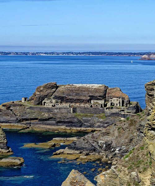 Ilot-des-capucins-sur-la-route-des-fortications