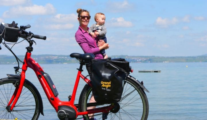 Cycliste et enfant au bord du lac de Constance - Allemagne