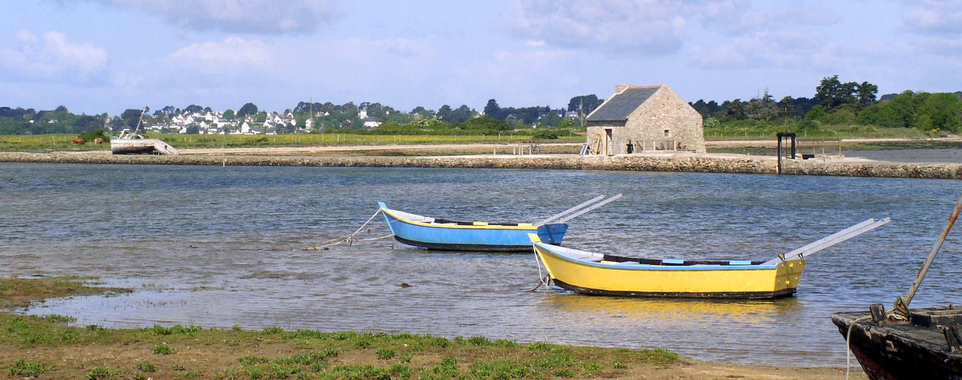 Barques colorées et moulin à marée - Île d'Arz - Bretagne