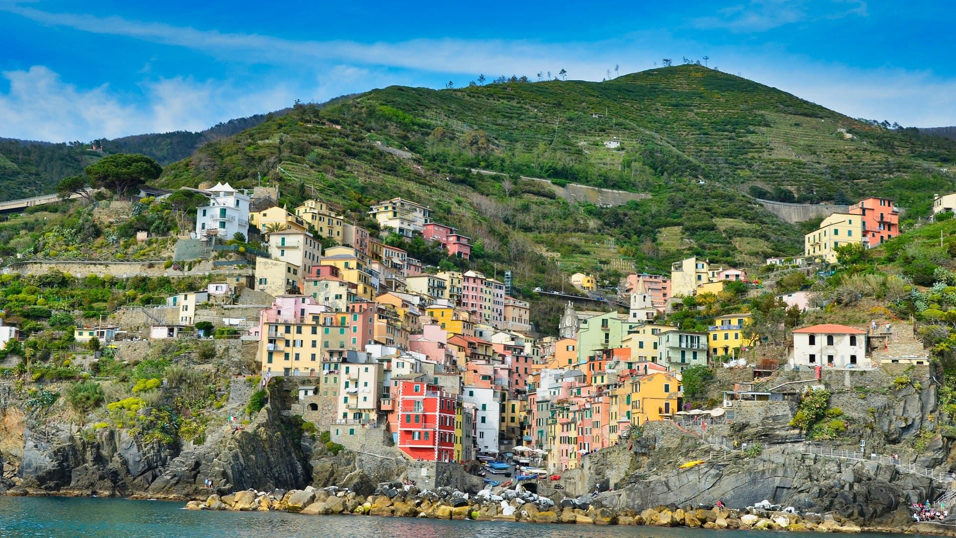 Maisons colorées de Riomaggiore vues de la mer - Cinque Terre - Italie
