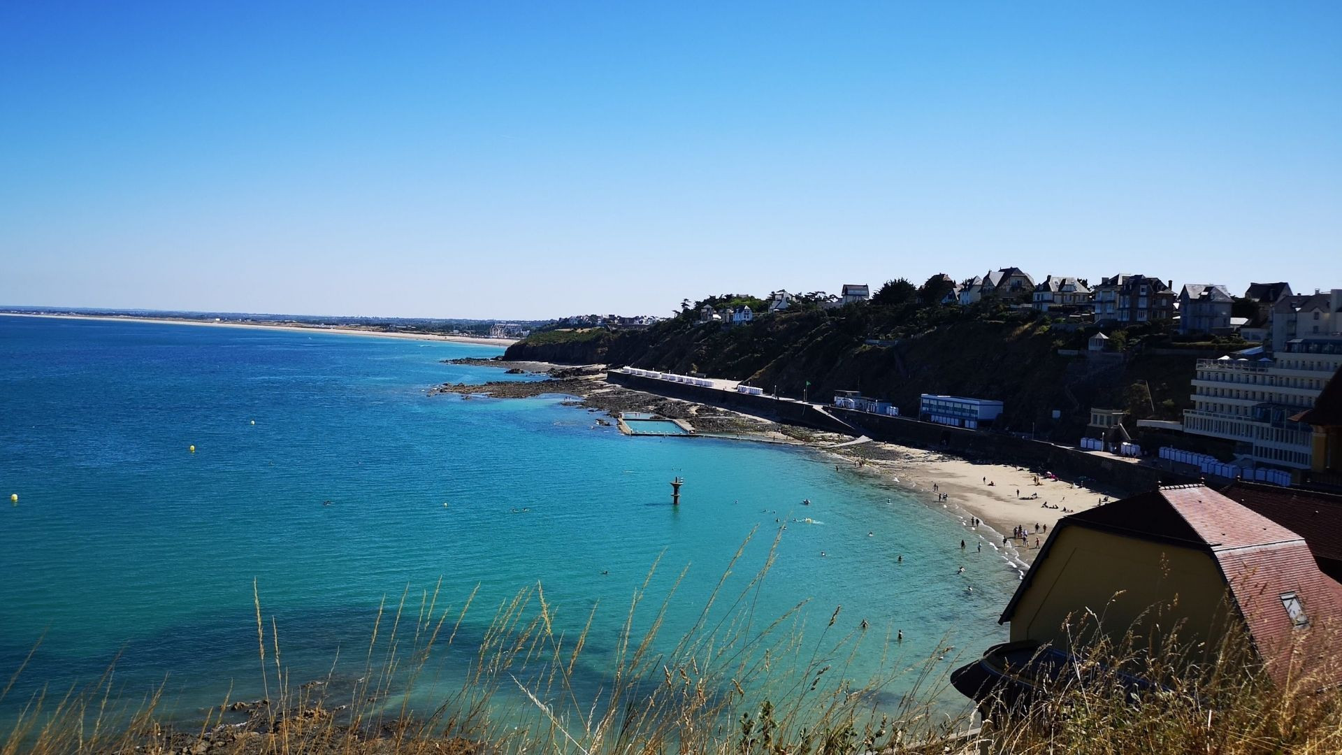 Plage et littoral turquoise - Côte d'Émeraude - Bretagne