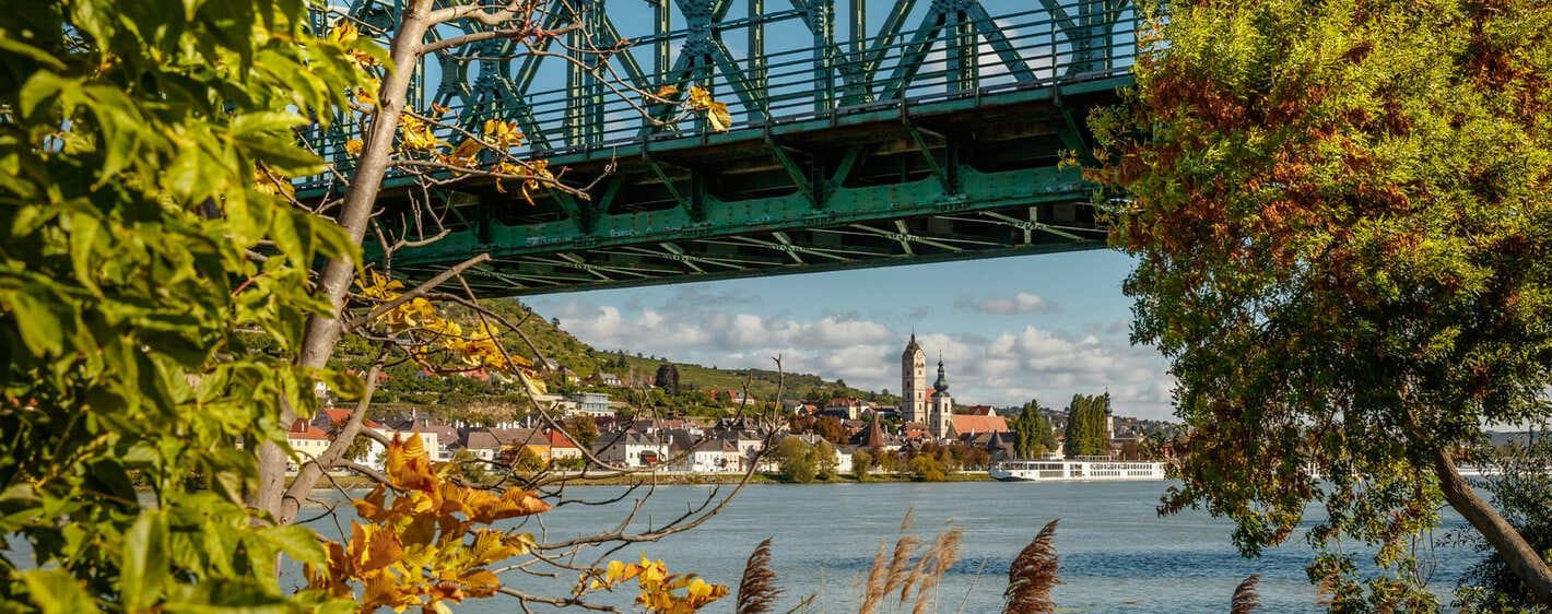 Krems sur le Danube vu sous le pont - Wachau - Autriche