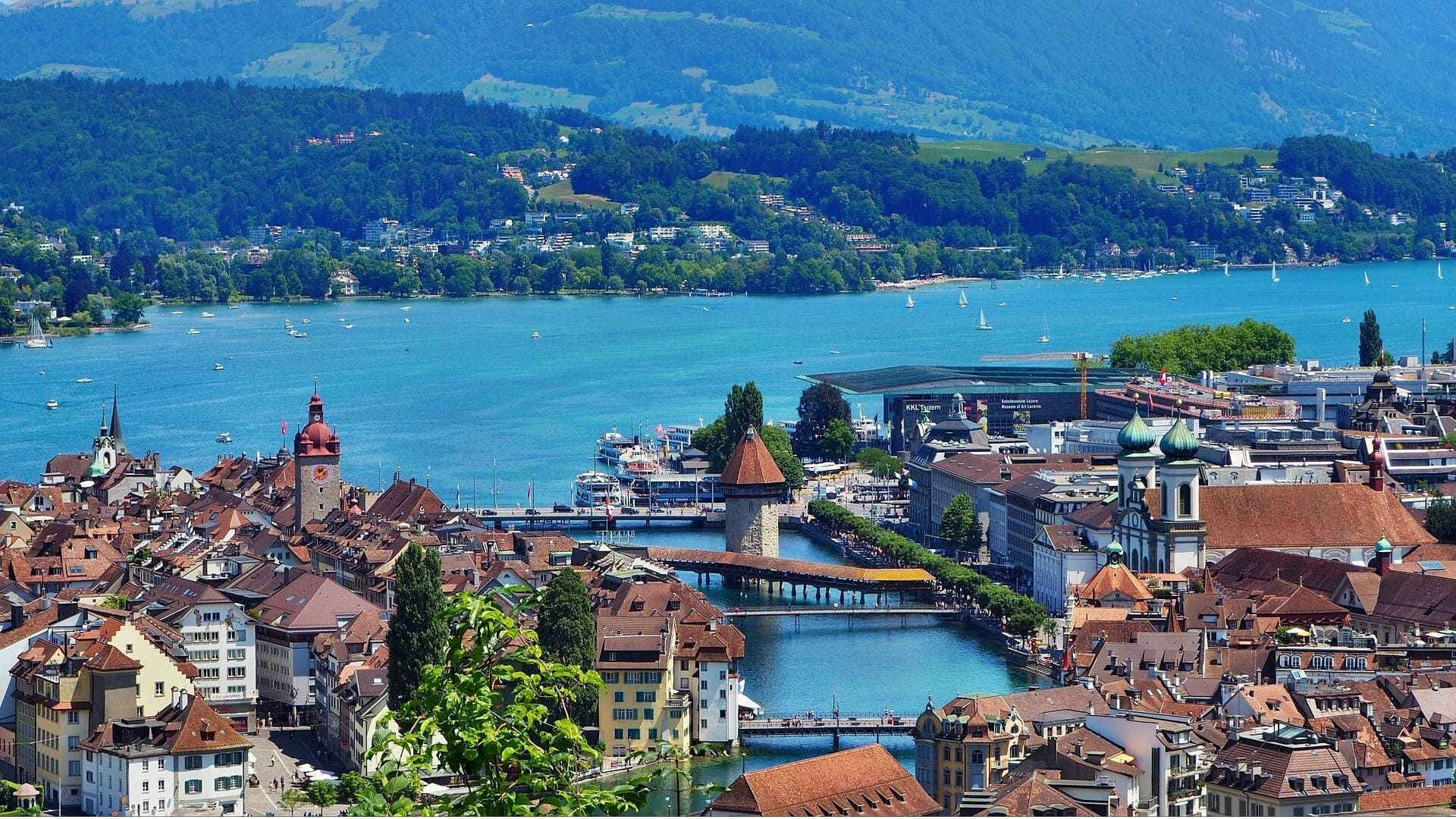 Vue sur Lucerne et le pont de la Chapelle - Suisse