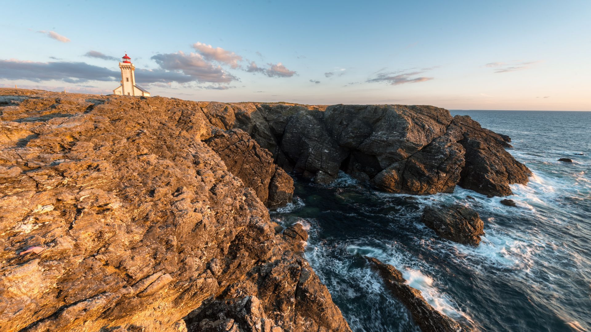 Phare de la Pointe des Poulains au coucher du soleil - Belle-Île - Bretagne