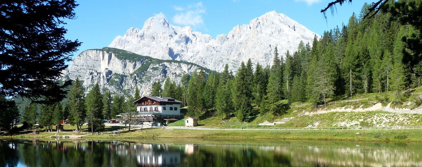 Lac d'Antorno et refuge - Dolomites - Italie