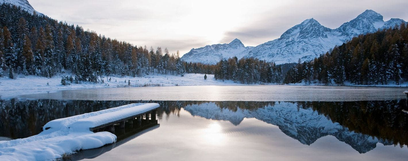 Lac de Staz gelé en hiver près de St-Moritz - Haute-Engadine - Suisse
