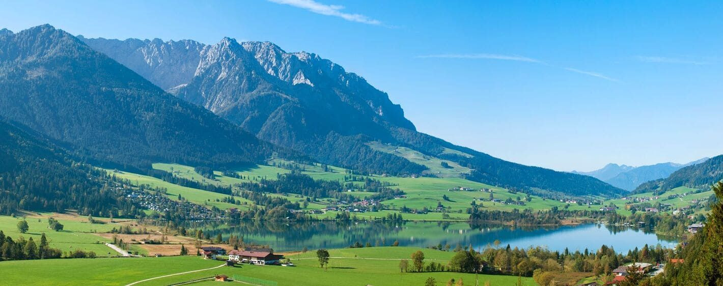 Lac de Walchsee et prairies au pied du Kaisergebirge - Tyrol - Autriche