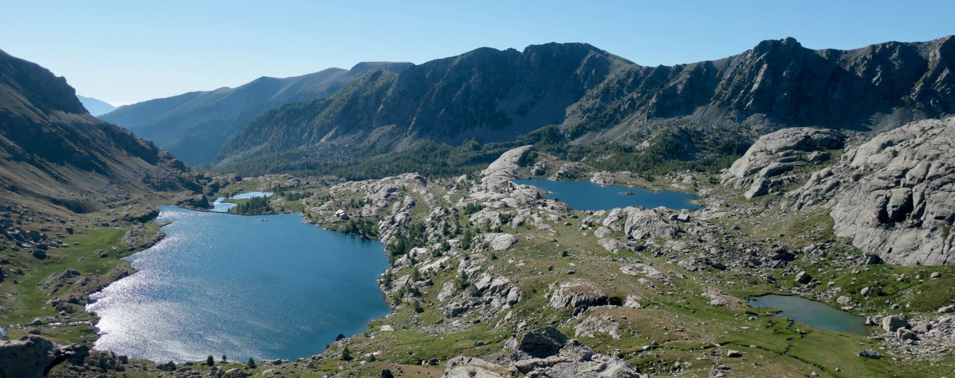 Lacs d'altitude dans un cirque rocheux - Queyras - Alpes - France