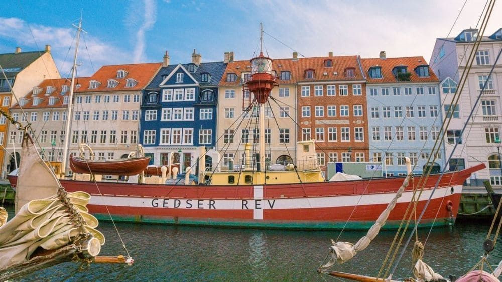 Bateau-phare sur le canal de Nyhavn - Copenhague - Danemark