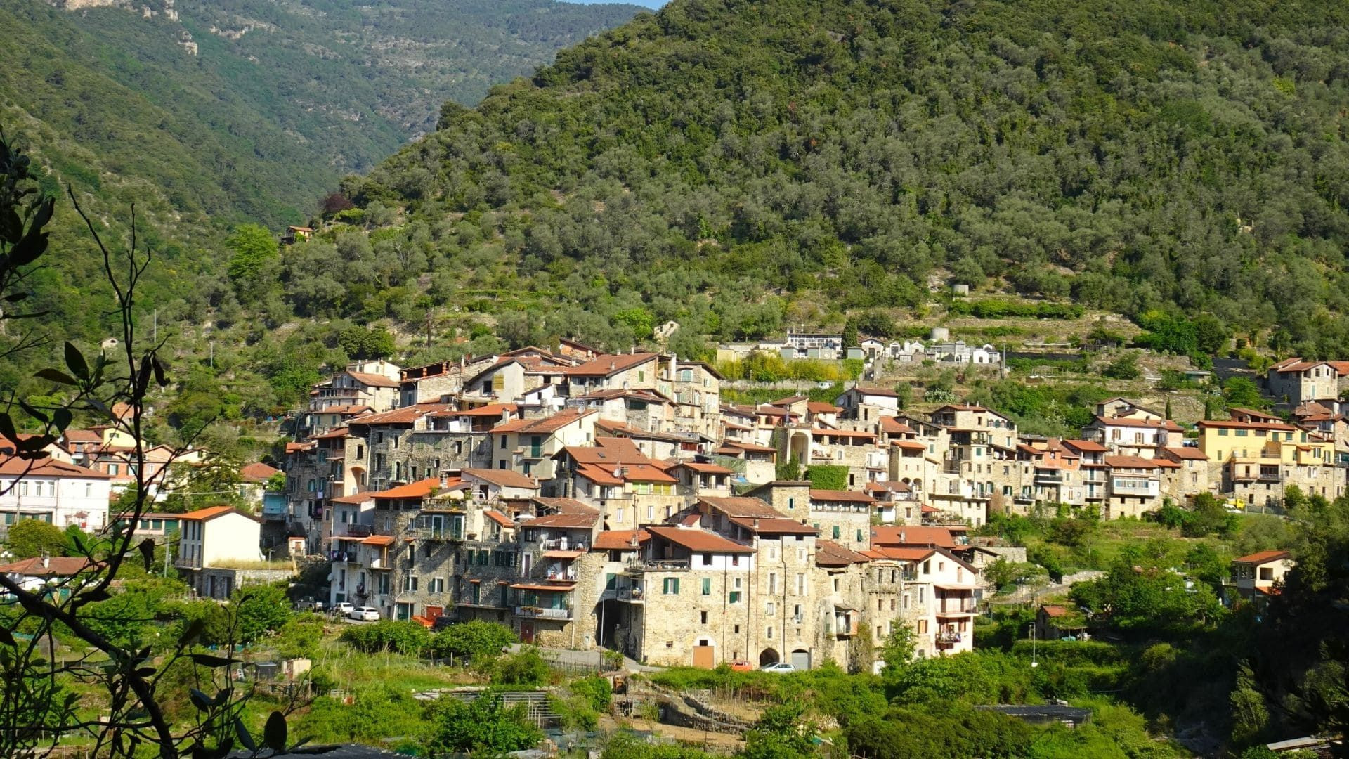 © Marie-Odile Ré Village perché entre Menton et San Remo - Riviera - France