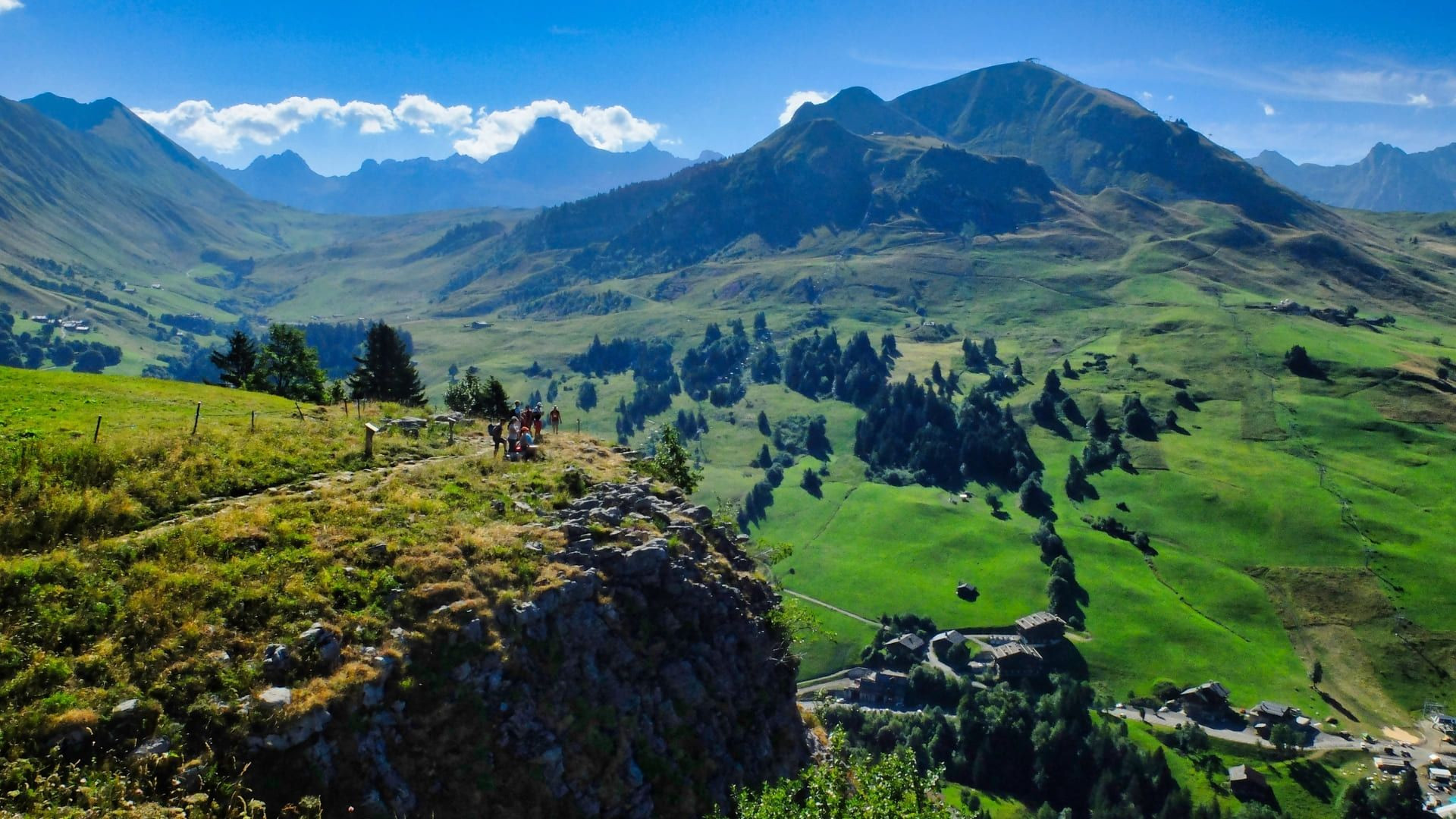 © Thomas Praire Randonnée dans les alpages du Chinaillon - Aravis - France