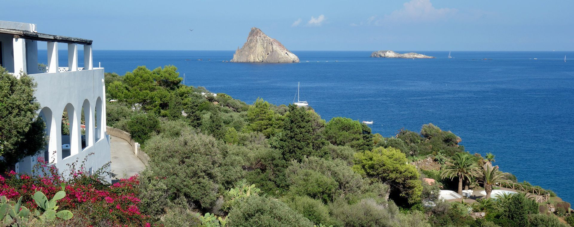 Îlots Le Guglie au large de Panarea - Îles Éoliennes - Italie