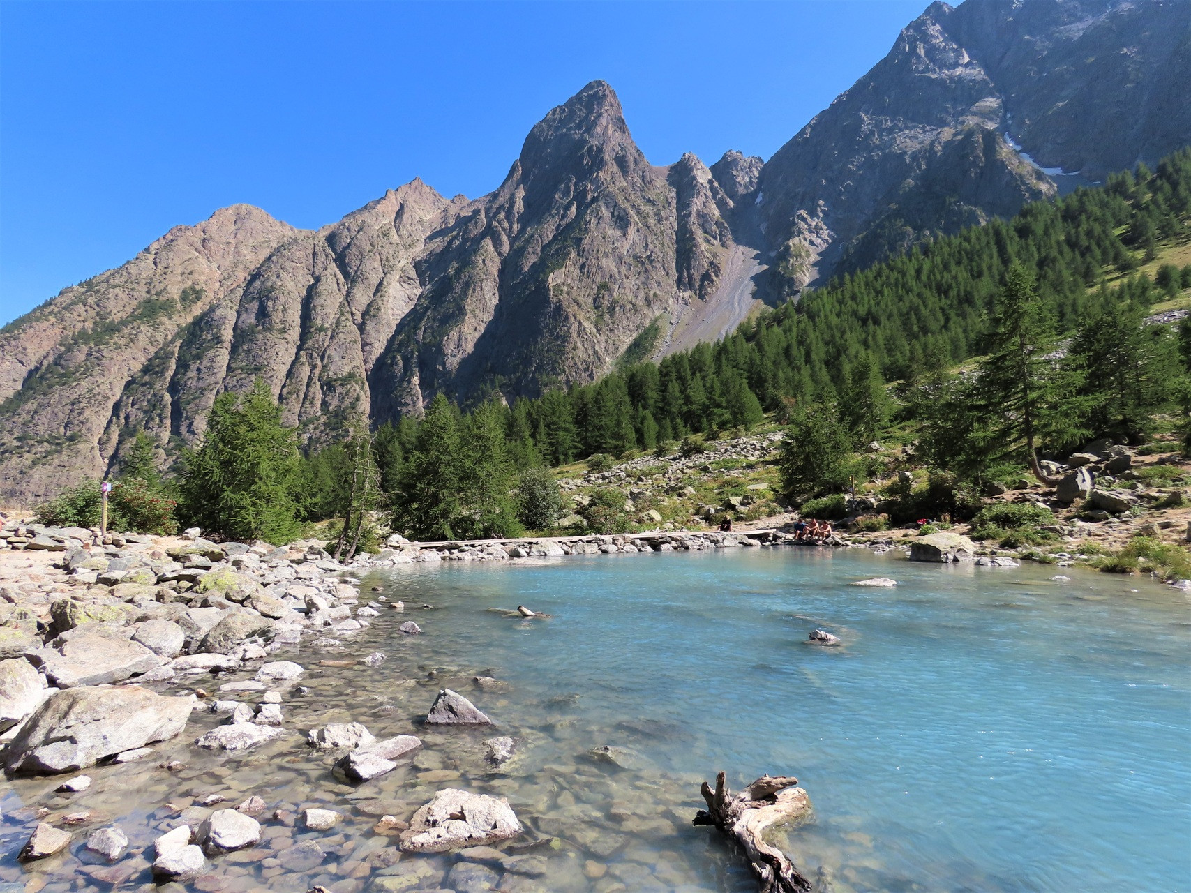 © Rémih Lac de la Douche and the larch forest above Le Casset