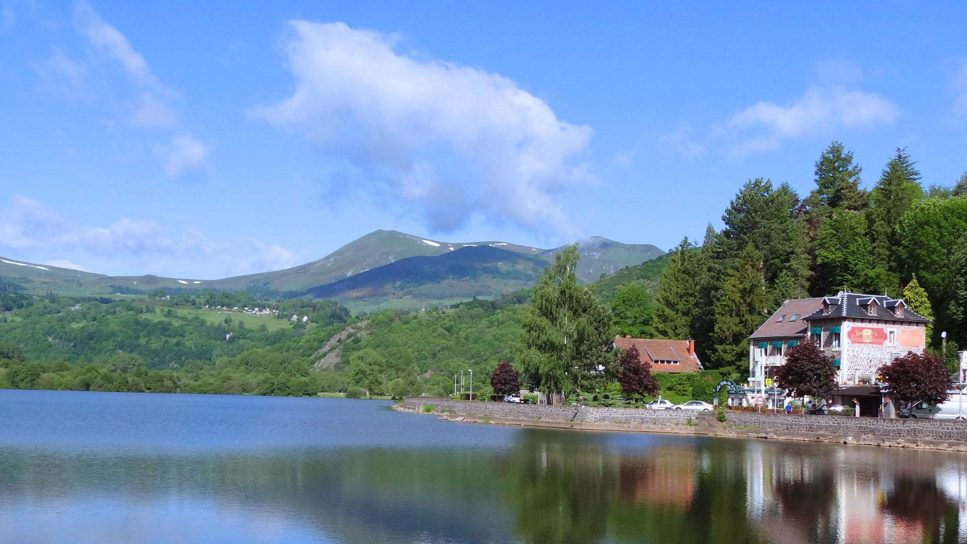 Lac Chambon et monts du Sancy - Auvergne - France