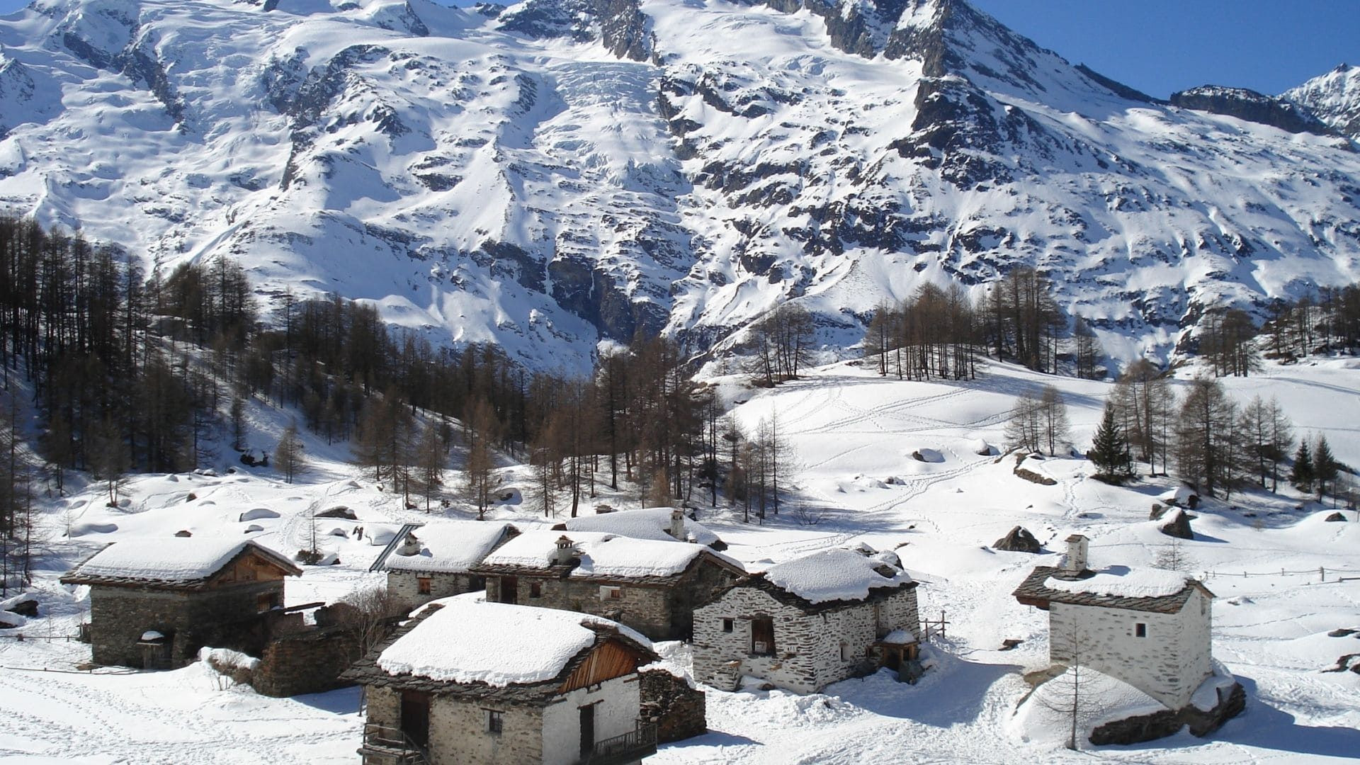 Hameau du Monal sous la neige - Sainte-Foy-Tarentaise, Savoie - France