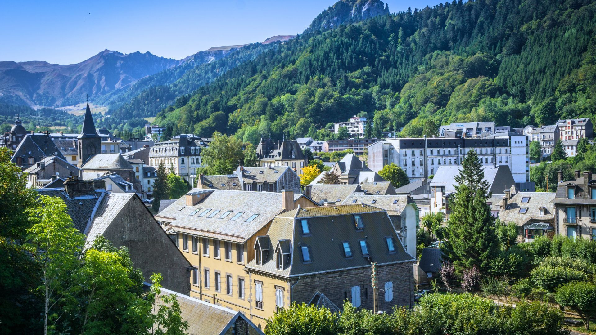 Le village du Mont-Dore - Massif central - France