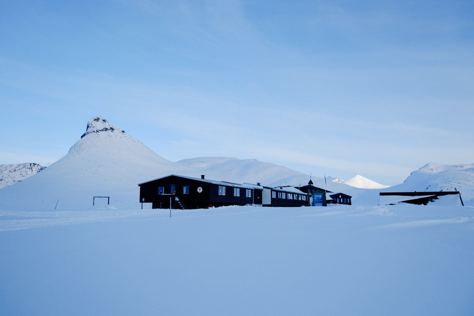 Refuge de Leirvassbu sous la neige - Jotunheimen - Norvège