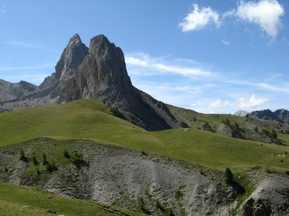Sommet rocheux en alpage - Alpes du Sud - France