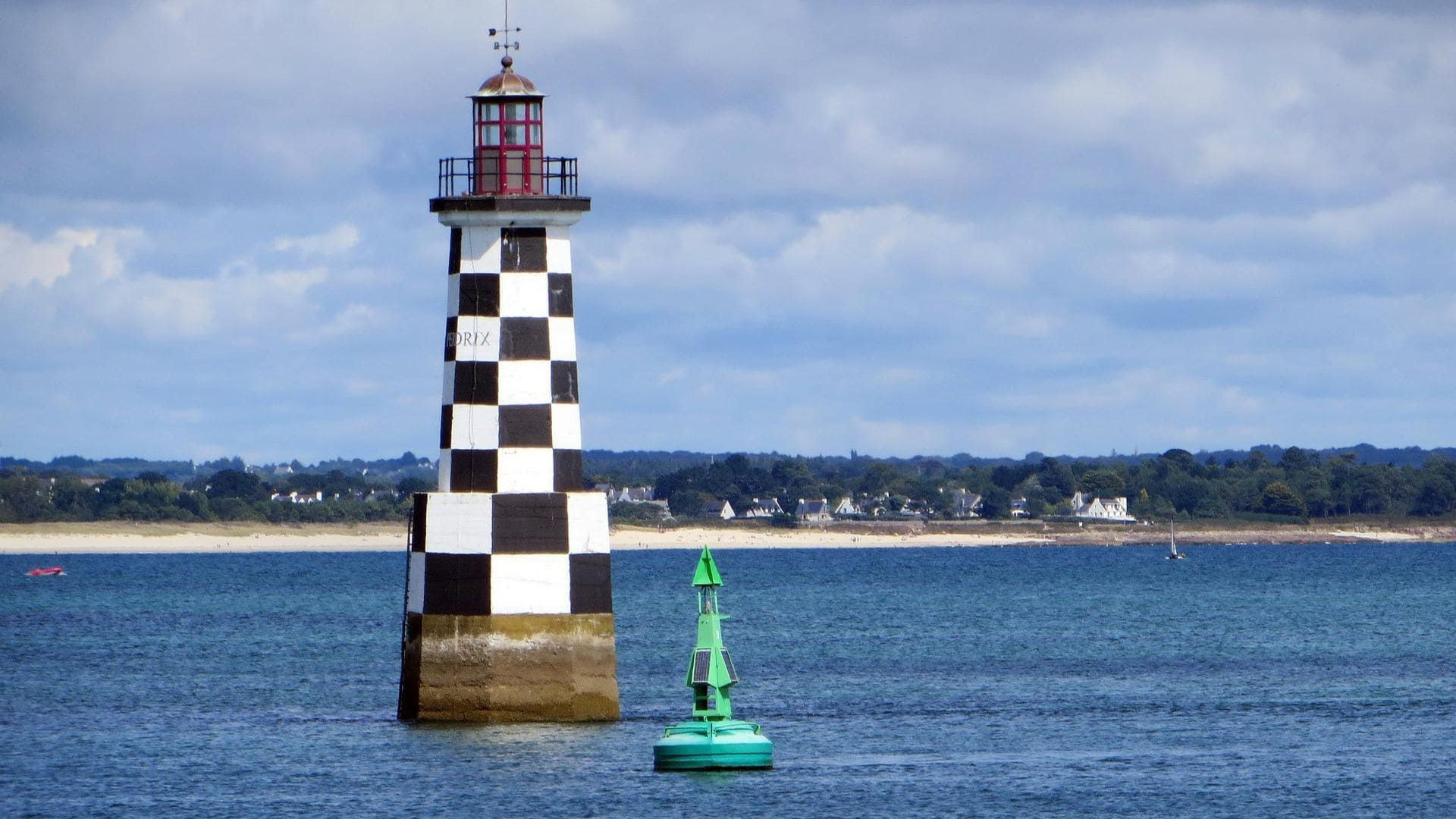 Phare de la Perdrix à damier noir et blanc - Loctudy - Finistère, Bretagne