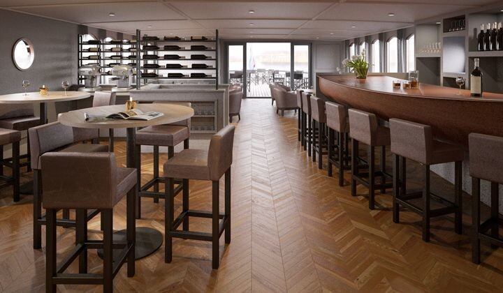 Lounge and bar on the Magnifique IV