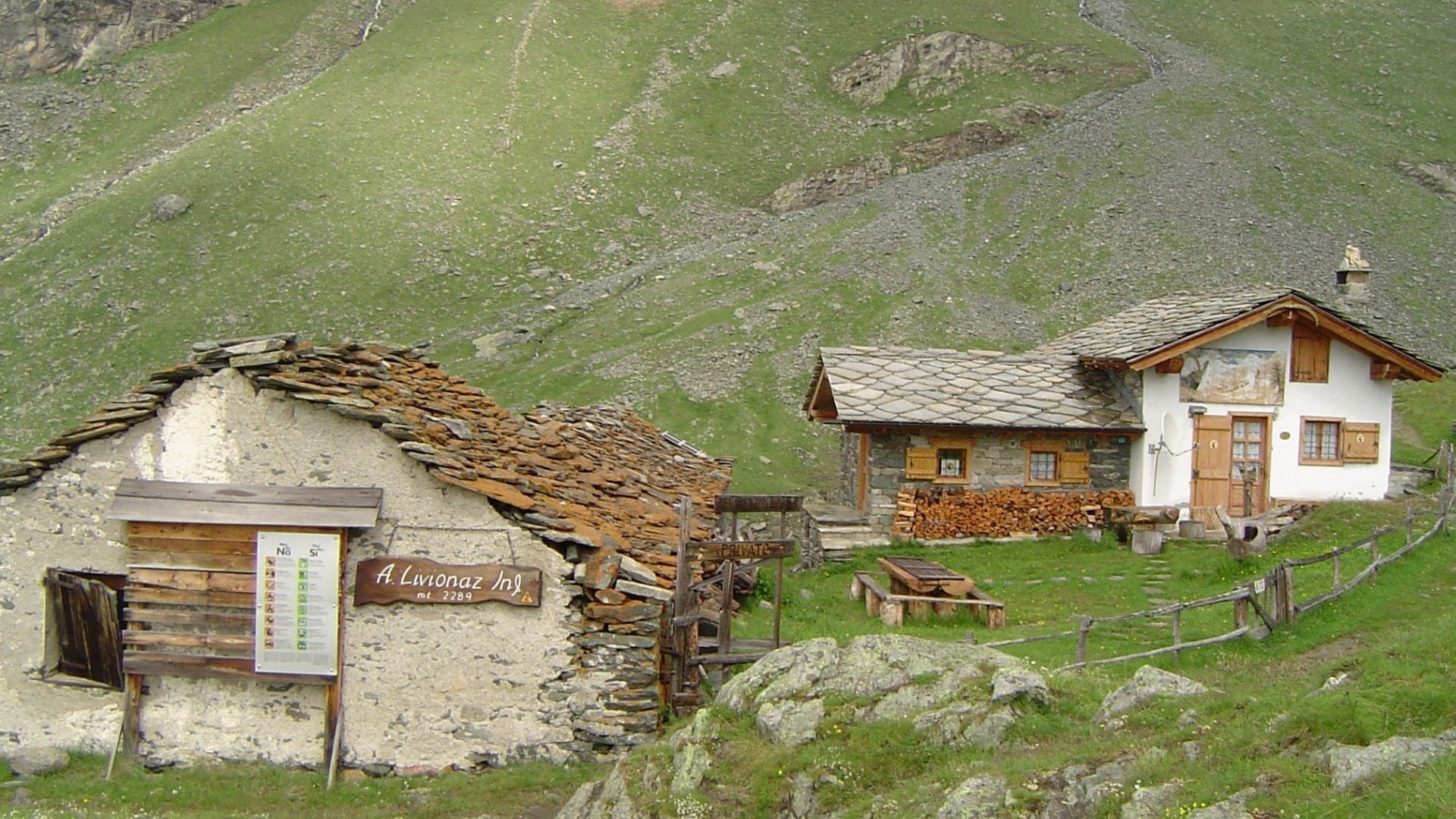 Maisons typiques aux toits de lauze - Grand Paradis - Italie