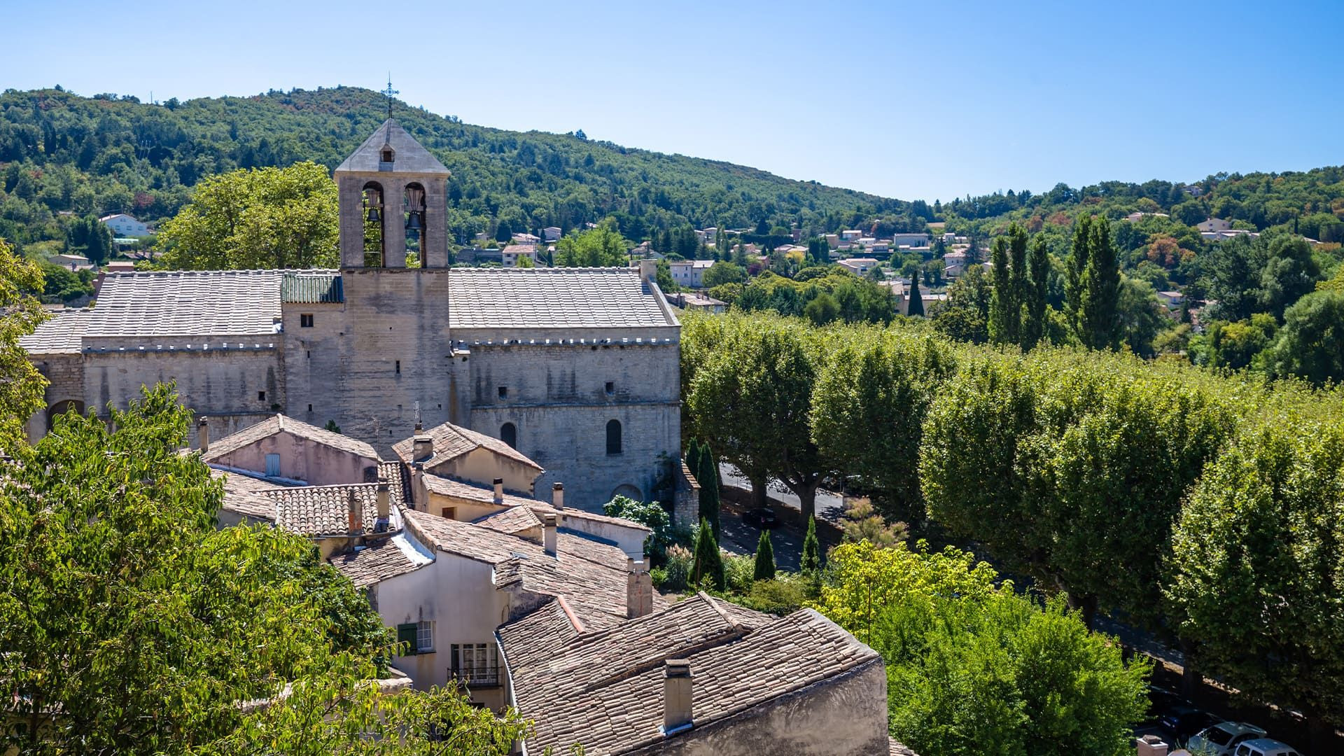 Église et toits du village de Malaucène - Vaucluse - Provence - France