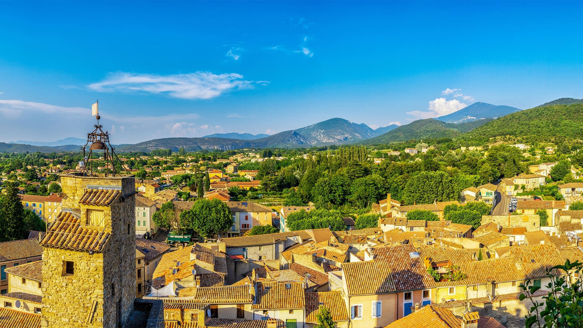 Village de Malaucène et mont Ventoux - Vaucluse - Provence