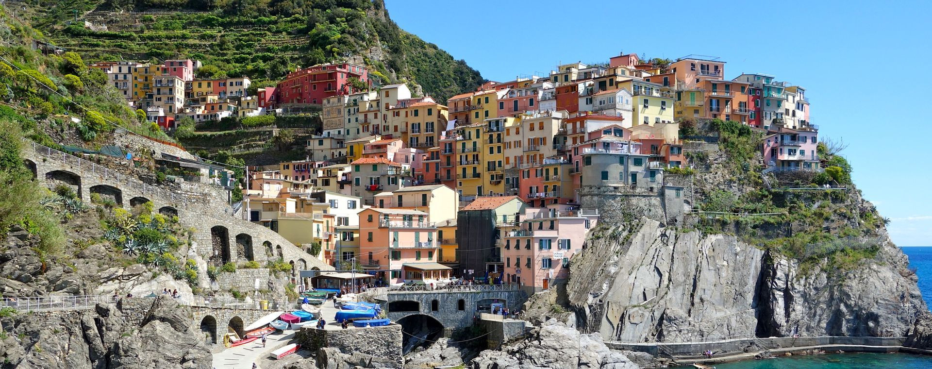 Maisons colorées au-dessus de la mer - Manarola - Cinque Terre - Italie