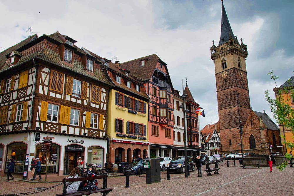 Place du Marché et tour du beffroi - Obernai - Alsace - France